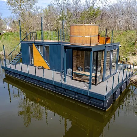 Πλωτό κατάλυμα No. 1