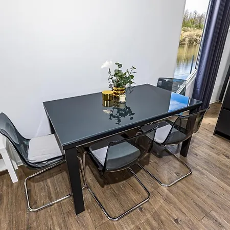 No. 1 Πλωτό κατάλυμα