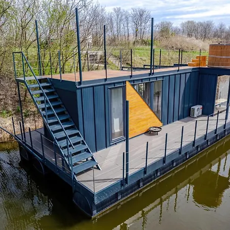 No. 1 Πλωτό κατάλυμα