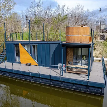 No. 1 Πλωτό κατάλυμα *